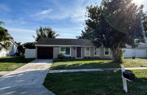 Royal Palm Beach House | Master Bedroom w Pvt Bath in shared home