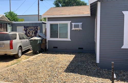 Bakersfield House | Cozy Master Bedroom with Shared Bathroom & Great Amenities