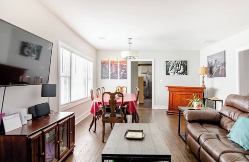 Washington Park House | Cozy Master Bedroom for Young Professionals & Entrepreneurs