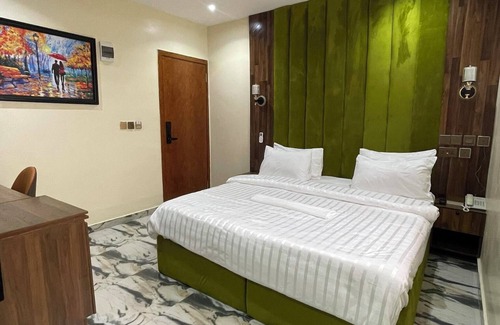 Uyo Hotel | Master Class Suite and Apartments