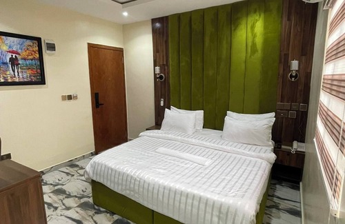 Uyo Hotel | Master Class Suite and Apartments