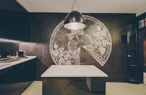 Misericordia Apartment | Elegant Deco Retreat in Bica with Spa & Kitchen Amenities