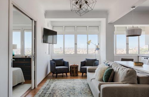 Alfama Apartment | Chic Master Deco Gem in Graça - Pet & Child Friendly Stay