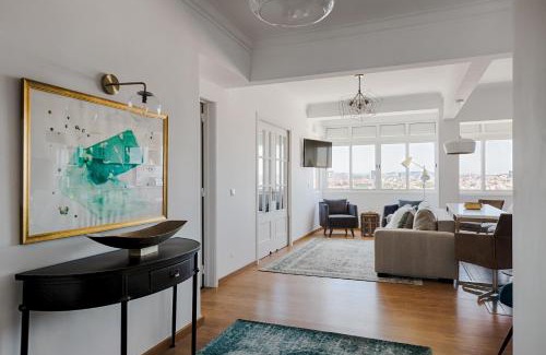 Alfama Apartment | Chic Master Deco Gem in Graça - Pet & Child Friendly Stay