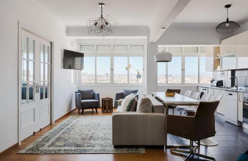 Alfama Apartment | Chic Master Deco Gem in Graça - Pet & Child Friendly Stay