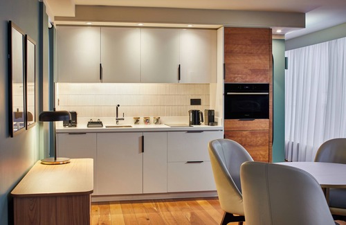 Farringdon Apartment | Inviting Blueprint Apartments on Turnmill Street Await You