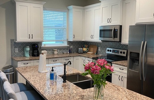 Avalon by the Sea House | Stylish Beach House Steps From Ormond Beach - Rated 10/10