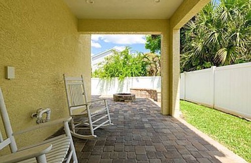 Avalon by the Sea House | Stylish Beach House Steps From Ormond Beach - Rated 10/10