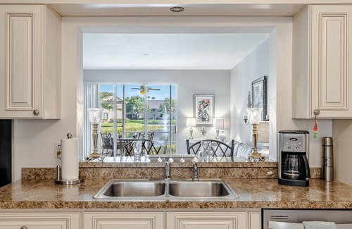 Cypress Lake Condo | Inviting Condo Daffodil: Pool, Sports Park & Pet Friendly