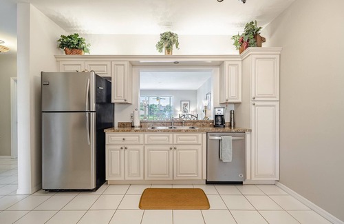 Cypress Lake Condo | Inviting Condo Daffodil: Pool, Sports Park & Pet Friendly