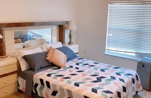Spring Hill Cabin | Cozy Master Room #2 with Kitchen and Spa Access