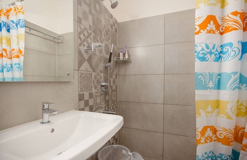 Mylapore Tiruvallikk Apartment | Cozy Master Room for a Tranquil Stay at Peacefulstay
