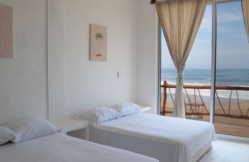 Ixtapa - Zihuatanejo Hotel | Beachfront Master Suite with Private Pool & Family Amenities