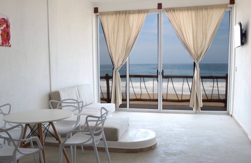 Ixtapa - Zihuatanejo Hotel | Beachfront Master Suite with Private Pool & Family Amenities