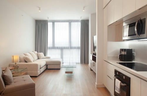 San Antonio de Belen Apartment | Relax in the Pet-Friendly Master Suite with Spa & Breakfast