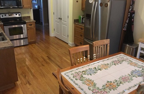 Evans House | Bright & Convenient Masters 2023 Retreat with Amazing Amenities