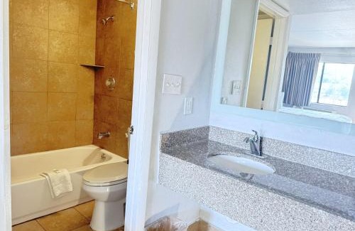 Tucker Hotel | Cozy Masters Inn Tucker: Pet-Friendly with Pool & Breakfast