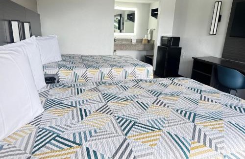 Tucker Hotel | Cozy Masters Inn Tucker: Pet-Friendly with Pool & Breakfast