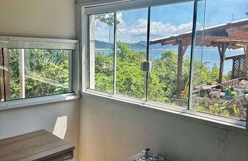 Pantano do Sul Cabin | Scenic Matadeiro Viewpoint: Pet-Friendly Retreat with Spa