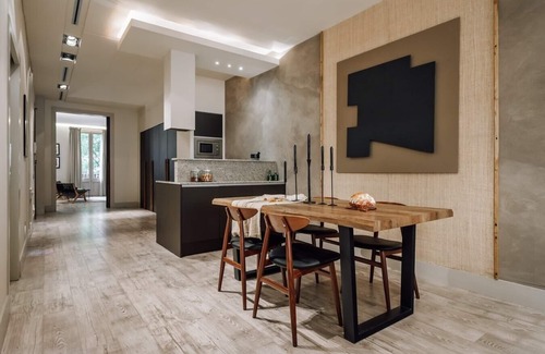 Esquerra de l'Eixample Apartment | Cozy 1 Bedroom in Eixample Esquerra with Spa & Kitchen