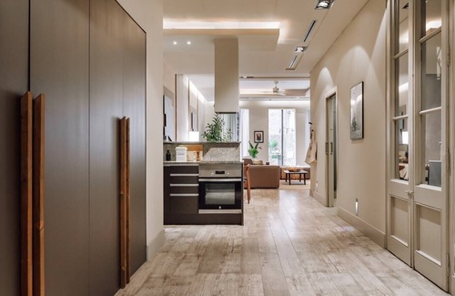 Esquerra de l'Eixample Apartment | Cozy 1 Bedroom in Eixample Esquerra with Spa & Kitchen