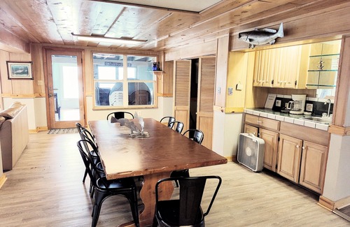 Elmaton House | MATAGORDA RIVERSIDE LODGE: Ideal for Groups Near the Beach