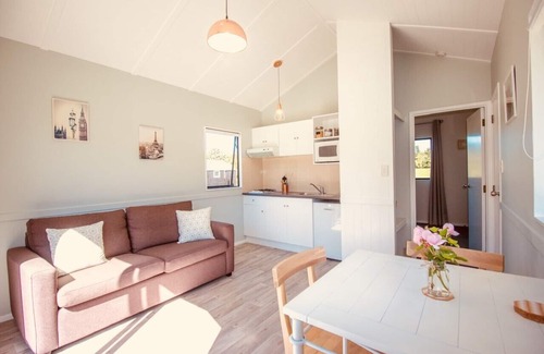 Matakana Cottage | Experience Matakana Beauregard Cottages: Rated 9.8/10!