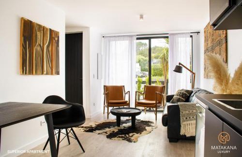 Matakana Apartment | Matakana Escapes: Pet-Friendly Retreat with Hot Tub