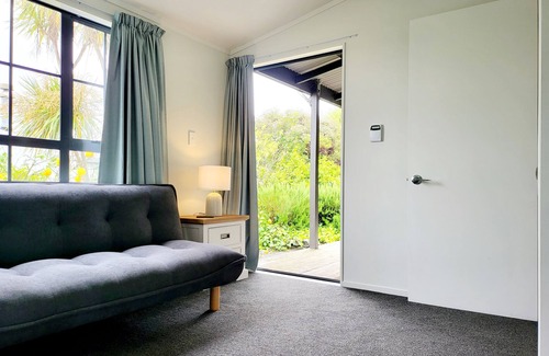 Matakana House | Modern Holiday Home at Matakana Village Central for Families