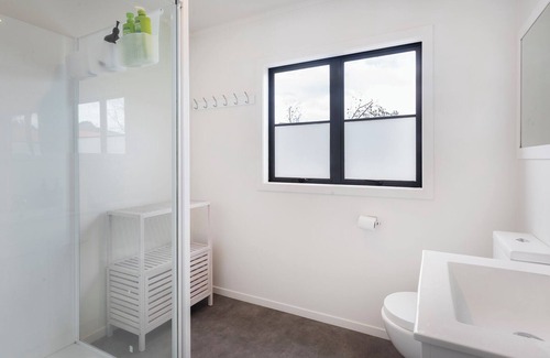 Matakana House | Modern Holiday Home at Matakana Village Central for Families