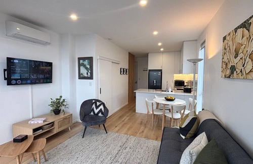 Matakana Apartment | Matakana Village within short walk to restaurants, cafes, cinema and shops