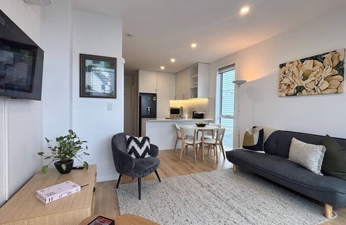 Matakana Apartment | Matakana Village within short walk to restaurants, cafes, cinema and shops