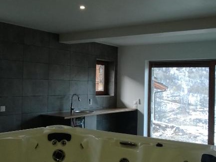 Praranger Ski Chalet | Experience Matangie: Top-Rated Stay with Pet-Friendly Perks