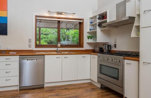 Matapouri House | Matapouri Hideaway: Ocean View Family Getaway