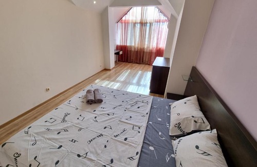 Chisinau Apartment | Ideal Stay near Lake: Mateevici and Puskin Street
