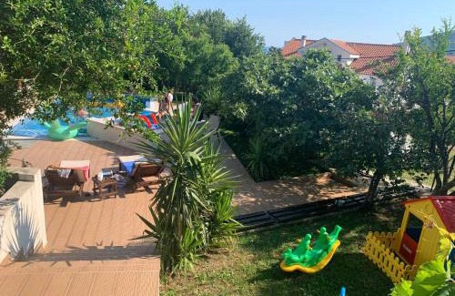 Podmaine Apartment | Beautiful Matej Hotel: Oceanfront Bliss with Pool Access