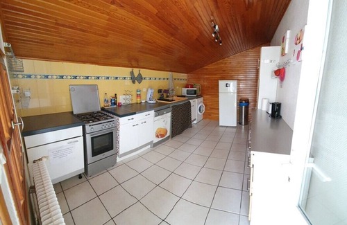 Matemale Apartment | Cozy Matemale T3 Apartment with Balcony and Spa Access