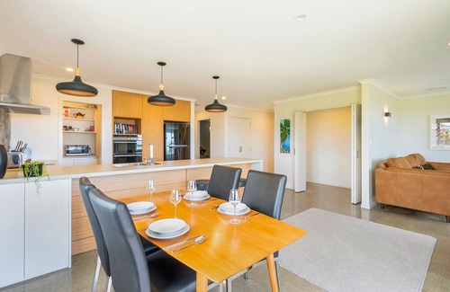 Waikanae House | Relax at Matenga Townhouse - Family-Friendly Getaway