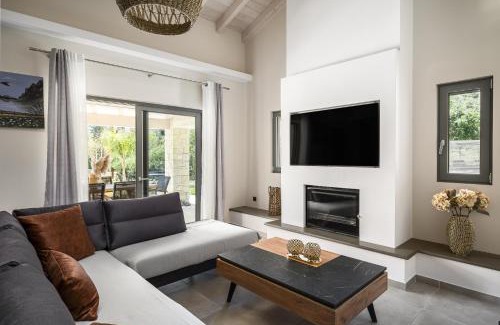 Gazatika Villa | Relaxing Mateo Stone Villa with Private Pool & Ocean Views