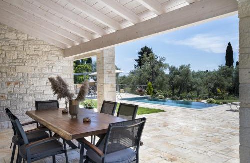 Gazatika Villa | Relaxing Mateo Stone Villa with Private Pool & Ocean Views