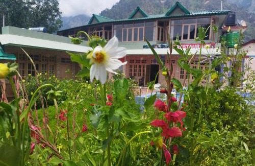 Kullu Hotel | Budget-Friendly Mateura Resort with Breakfast & Family Perks