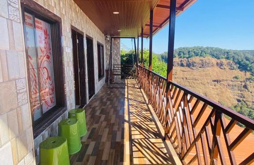 Matheran Hotel | Discover OVI Cottage: Pet-Friendly Retreat in Matheran