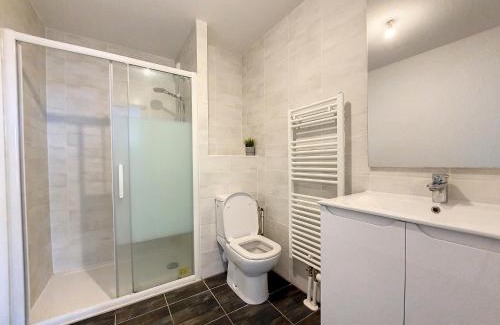 Plaine des Bouchers Apartment | Discover Mathis - Tram - Ville: Pet-Friendly Comfort Awaits