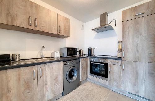 Plaine des Bouchers Apartment | Discover Mathis - Tram - Ville: Pet-Friendly Comfort Awaits