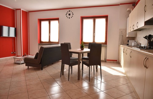 Mascarelli Apartment | Cozy Matisse Apartment with Garden in La Morra