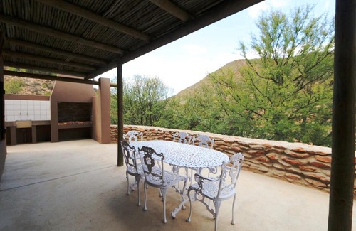 Calitzdorp House | Relax at Matjiesvlei Retreat Oudehuiskloof - 4 Star Escape