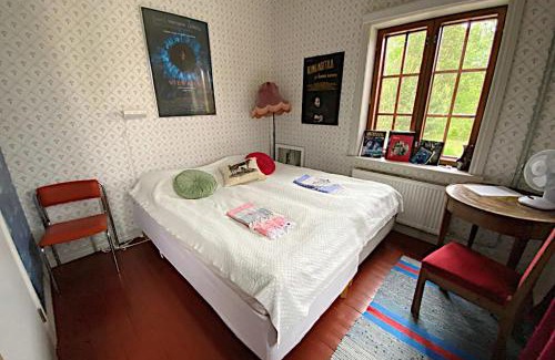 Kokkola Hotel | Inviting Matkustajakoti Ykspihlaja with Oceanfront Views