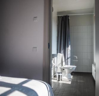 Kokkola Hotel | Inviting Matkustajakoti Ykspihlaja with Oceanfront Views