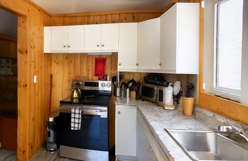 Sandy Hook Cottage | Pet-Friendly 3-Bed Cottage by Matlock Dunnotar Lake