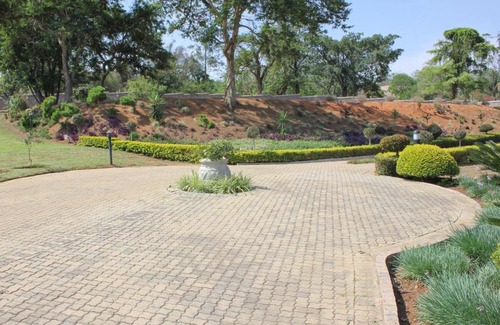White River House | Discover Matsemba Guest House: Pool, Hot Tub & Breakfast